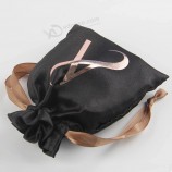 Sur mesure petite pochette à cordon cosmétique en tissu satiné avec ruban