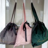 Vente en gros respectueux de l’environnement blanc / noir coton / toile / polyester / nylon / jute / tissu satiné cordon de serrage / bundle poche pochettes cadeaux sacs