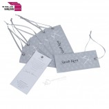 Étiquette volante de vêtements de papier blanc personnalisé classique pour vêtement