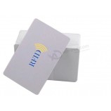 Prix bon marché Carte d’identité personnalisée Cartes d’identité d’employé en plastique blanc Échantillon gratuit Cartes RFID vierges