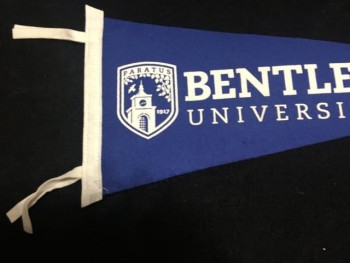 bentley university vintage 2000s universidad de massachusetts banderín