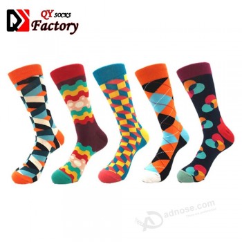 Großhandel OEM Custom Design Mode Herren bunte lustige fröhliche Kleid Baumwolle Polyester Socken Niedriger Preis