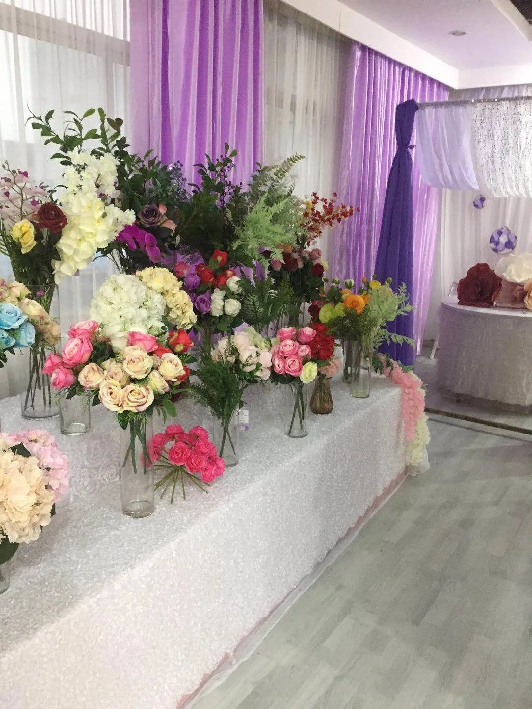 Fornecedor de casamento Flores violetas Flor artificial Decoração de casamento Flor de seda