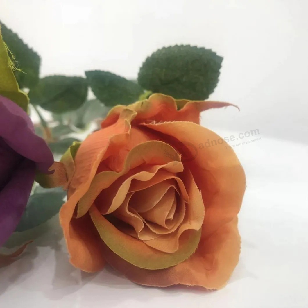 五颜六色的人造花玫瑰色芽用于装饰和礼物