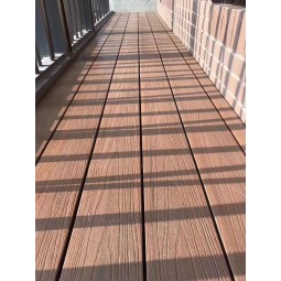 Planche de terrasse composite en bois et en plastique WPC pour l’extérieur