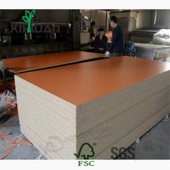 Vente en gros de panneaux de particules / panneaux de particules / de contreplaqué de bois de mélamine de panneau de bois stratifié prix pour meubles
