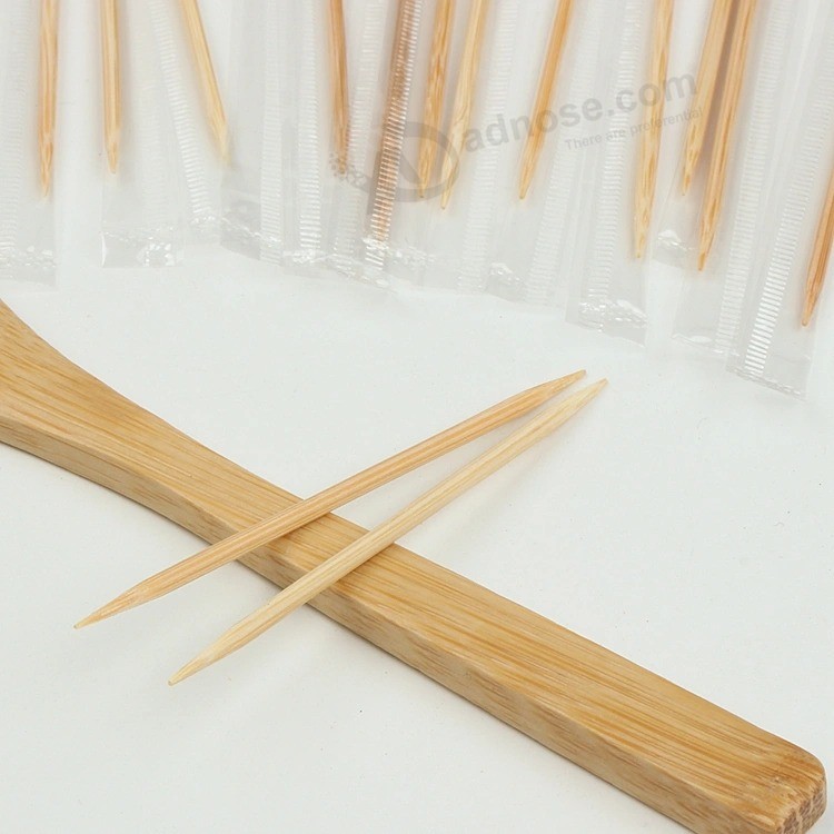 Palillos de dientes interdentales respetuosos del medio ambiente promocionales en el pincho de bambú de la botella