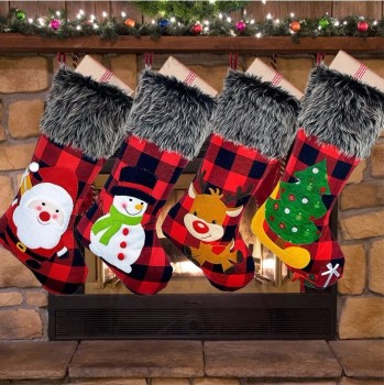 Tela escocesa grande negra roja con arpillera calcetín de navidad felpa de piel sintética puño calcetín de navidad regalos para decoraciones de fiesta de navidad