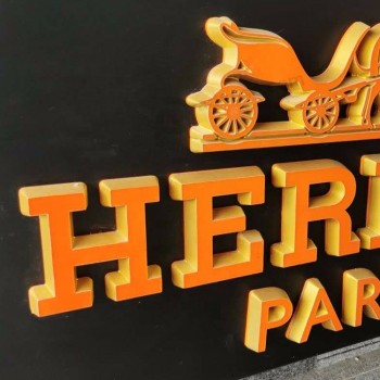 Aan de voorzijde verlichte geschilderde zijkleur acryl LED-feesttentletters taxi reclameborden op het dak van roestvrijstalen borden voor binnen