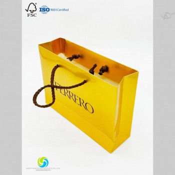 Borsa della spesa personalizzata per il confezionamento di cioccolatini con carta dorata opaca