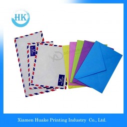 Sobre de papel de regalo barato personalizado Kraft Impermeable colorido Sobre de correo con estampado de papel de aluminio caliente