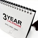 2021 Servicio de impresión personalizada de calendario de escritorio con barniz UV en China