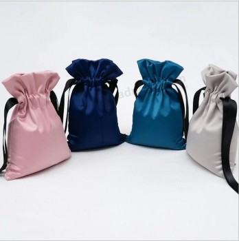 Venta al por mayor de fábrica de alta calidad Logotipo personalizado impreso de seda de satén Bolsa pequeña de embalaje Regalo Bolsa de viaje con cordón
