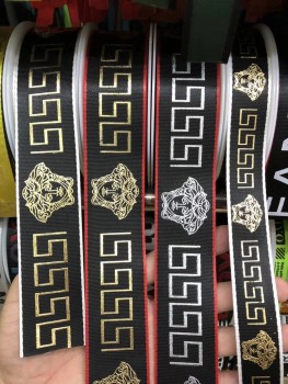 Nastro di raso di poliestere a faccia singola con logo stampato personalizzato per l'imballaggio di regali