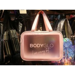 Bolsa de cosméticos con cremallera de playa impermeable de vinilo transparente de viaje con logotipo personalizado Tsa Clear TPU PVC Neceser con asa