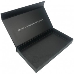 Logotipo personalizado en relieve UV negro mate con cierre magnético rígido embalaje Caja de regalo de papel