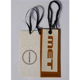 Etiquetas de papel grueso de la tarjeta del logotipo personalizado de la marca para la ropa del hombre, la mujer y los niños