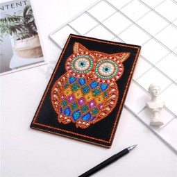 farbige Big Eyed Eule 5D DIY speziell geformte Diamantmalerei Notizbuch Studenten Skizzenbuch Handwerk Weihnachtsgeschenk