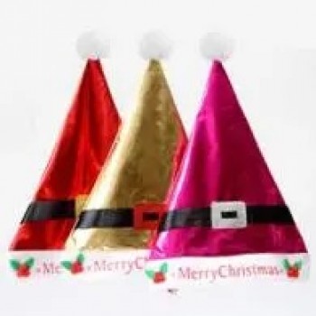 新年の贈り物のための明るくかわいいクリスマス帽子