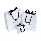 La Chine fabrique un petit sac cadeau en papier imprimé de mariage de mariage avec poignée