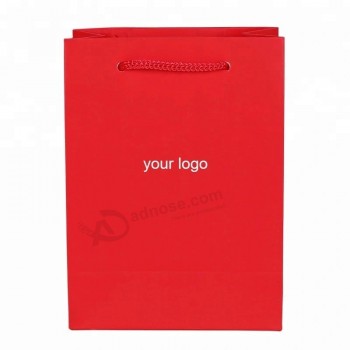China fabrica una pequeña bolsa de regalo de papel impresa con logotipo personalizado de la boda de lujo blanco con asa