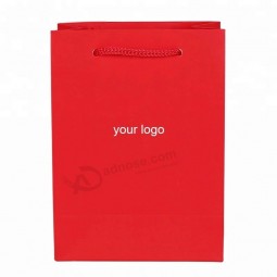 China stellt kleine weiße Luxus Carrier Hochzeit Custom Logo bedruckte Papiergeschenktasche mit Griff her