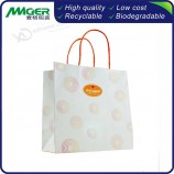 Conception personnalisée Luxe Noir mat Logo personnalisé Imprimé Tote Carrier Papier Kraft Shopping Cadeau Emballage Sac en papier avec poignée en corde pour cosmétique