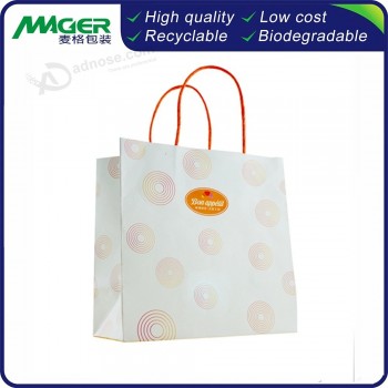 Design personalizzato di lusso nero opaco personalizzato logo stampato Tote Carrier Paper Kraft Shopping Gift Packaging Paper Bag con manico in corda per cosmetici