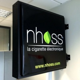 werkseitig kundenspezifische wasserdichte elektrische Wandleuchte für den Außenbereich mit Logo-Schild LED-Rund-Vakuum-geformte Lichtbox für Werbung