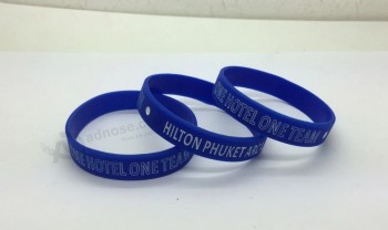 Bracelet en silicone cadeau en relief avec logo de l’hôtel Hilton