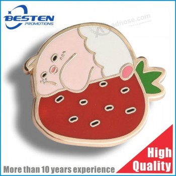 Design personalizzato carino logo gatto fragola oro metallo colorato distintivo bavero pin