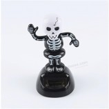 Poupée de tête secouante solaire Décoration de voiture fantôme oscillante solaire Voiture de dessin animé Poupée de voiture Cadeau d’Halloween Meilleure vente pour cadeau