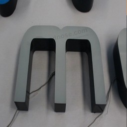Palabra de plexiglás LED con iluminación frontal totalmente personalizable para un gran efecto publicitario