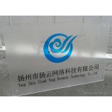 Tablero acrílico con el logotipo de la empresa esmerilado impreso a todo color personalizado, señal de advertencia, señal de precaución