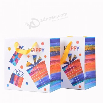 중국 도매 기계는 생일 선물 포장 종이 쇼핑백을 만들었습니다