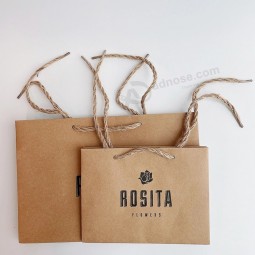 Embalaje de papel con logotipo pequeño personalizado Bolsas de regalo impresas reciclables