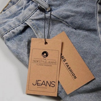 Etiqueta colgante de papel de ropa con logotipo personalizado de fábrica de China Etiqueta privada de moda