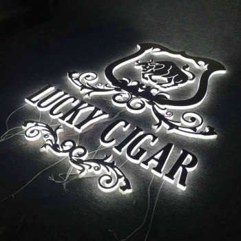 Op maat gemaakte kristallen aan de muur gemonteerde chromen letters lichtgevend bord met achtergrondverlichting