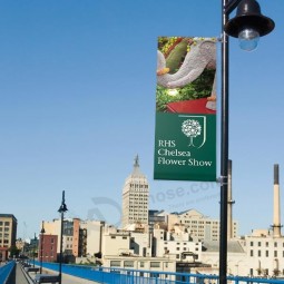 Poste de alumbrado público banner de doble cara con soportes y poste