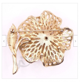 Vtg jaren 1960 Lisner Rose broche Pin 3D bloem filigraan goudkleurige Open werk metaal