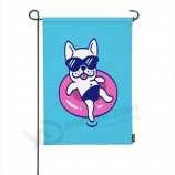 Zwemmende hond welkom decoratieve tuinvlaggen, grappige Franse bulldog in zonnebril met zwembad drijvende tuinvlaggen voor buiten