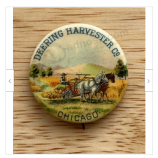VINTAGE DEERING HARVESTER CO. PIN TERUG KNOP LANDBOUWAPPARATUUR ZIE FOTO'S