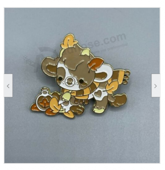 Bright Bat Design Harvest Cows Enamel Pin- SCIROPPO D'ACERO Qualunque azienda 2022