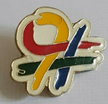 Pin's benetton logo vintage verzamelaar zeldzame collectie benetton logo bedrijf