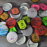 カスタムバッジクワガタヘンパーティーパーソナライズされたバッジバンド誕生日会社のロゴバルク