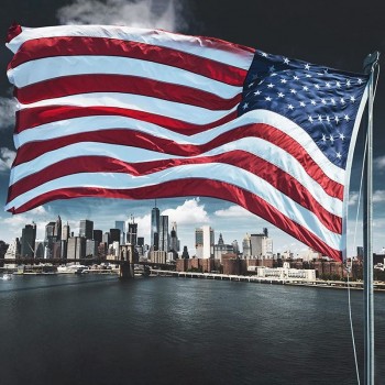 Bandiera americana 4x6 all'aperto, 100% Made in USA, Nylon resistente Bandiera degli Stati Uniti con stelle ricamate Strisce cucite Occhielli in ottone