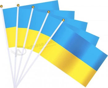 Set van 20 kleine Oekraïense vlaggenstok 5'' x 8'' - draagbare Oekraïense vlag 21 x 14 cm - witte plastic stok