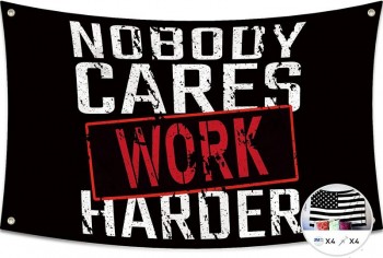 Personne ne se soucie de travailler plus dur Drapeau 3x5 ft Gym bannière Drôle Sport Inspirant Affiche Durable Tapisserie Homme Cave Motivation Décor Mural Drapeaux