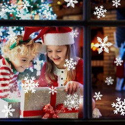 135個のクリスマスウィンドウがしがみつくスノーフレークウィンドウデカールクリスマスデコレーションウィンドウ用の静的ウィンドウステッカー