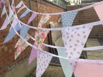 Stoff Wimpel.Vintage Blumen, Vichyging, weiß, Regenbogen.10ft TO 120ft.Hochzeiten.